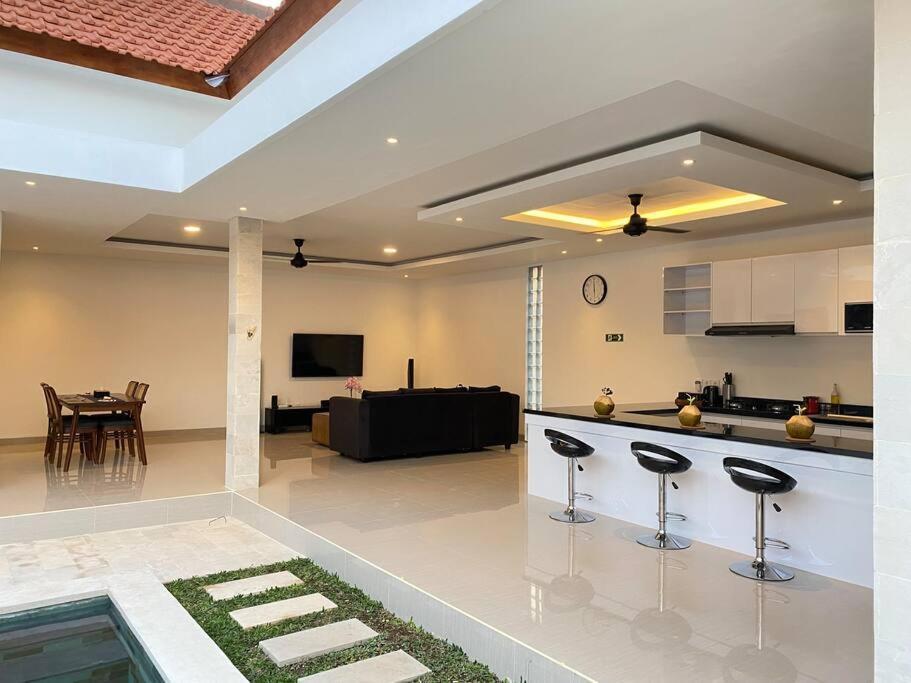 Villa Akmali Umalas 2Br With Private Pool & Jacuzzi Canggu  Bagian luar foto
