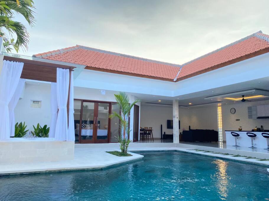 Villa Akmali Umalas 2Br With Private Pool & Jacuzzi Canggu  Bagian luar foto